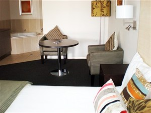 Deluxe King Spa Suite