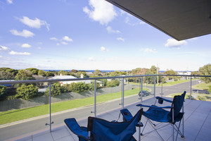 DELUXE APARTMENT #101