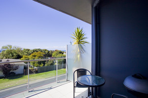 Deluxe Apartment #105