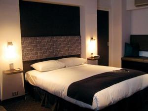 Deluxe Davey Studio Apartment