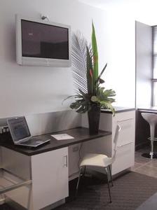 Deluxe Davey Studio Apartment