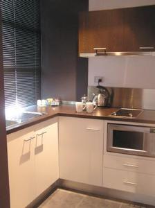 Deluxe Davey Studio Apartment