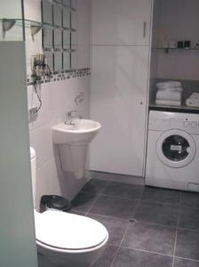 Deluxe Davey Studio Apartment