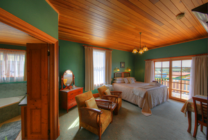 Mary Ellen - With Spa and Balcony