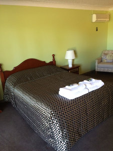 Queen Spa Room