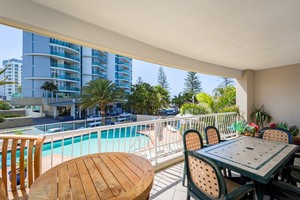 Kirra Beach Apartments - 